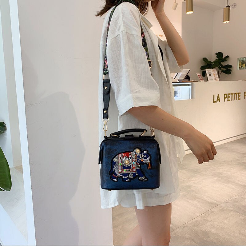 Sac a main satchel elephant en situation