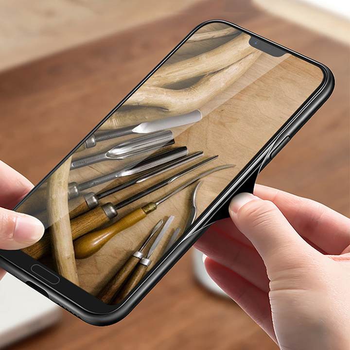 Vue de face de la coque de protection en bois pachydermes mandala (modèle Huawei)