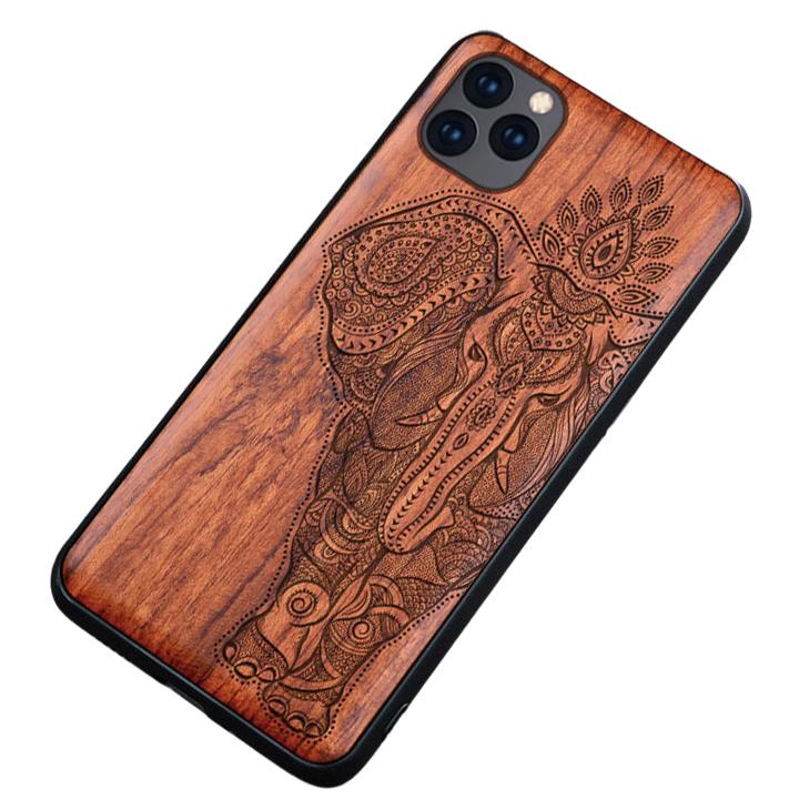Protégez votre téléphone iPhone avec cette coque de protection en bois, aux symboles éléphants mandala