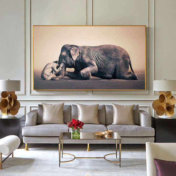 Tableau photo elephant, femme agenouillee