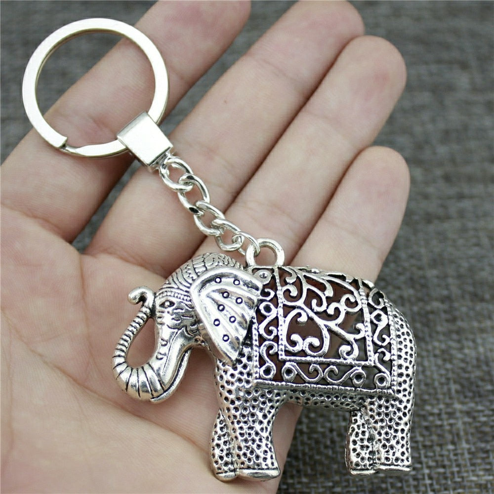 Porte-cle elephant au style antique, dans une main gauche