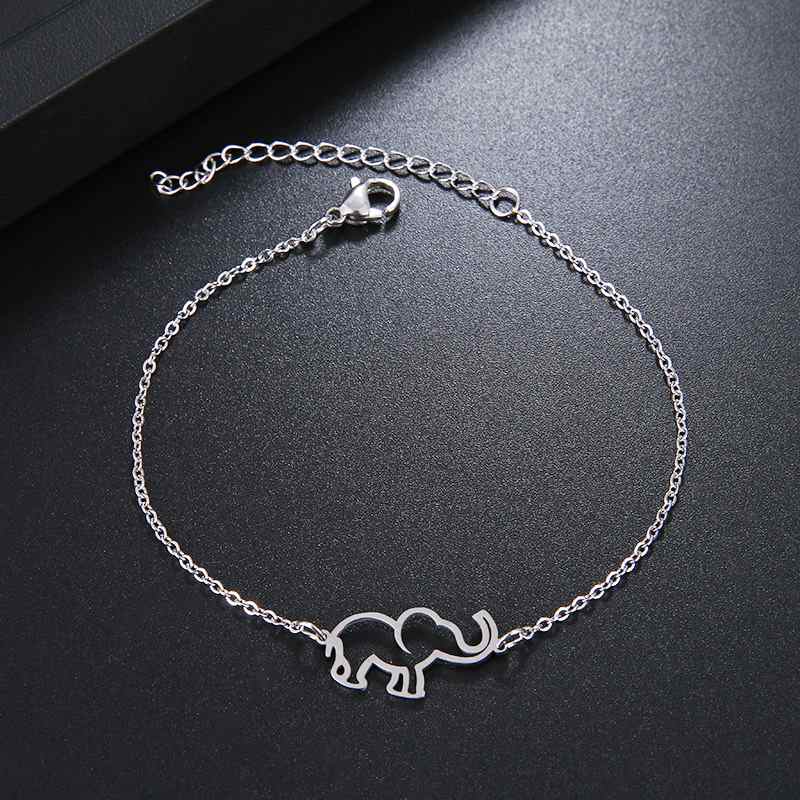 Bracelet éléphant couleur argent sur table noire