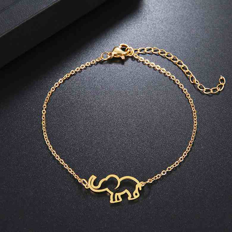 Bracelet éléphant couleur or sur table noire