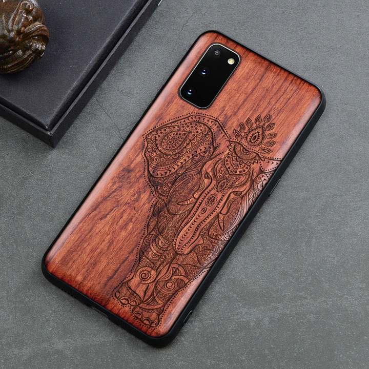 Coque de protection en bois aux motifs elephants mandala