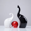 Elephant decoratif en ceramique, variante couleurs noire, blanche et rouge