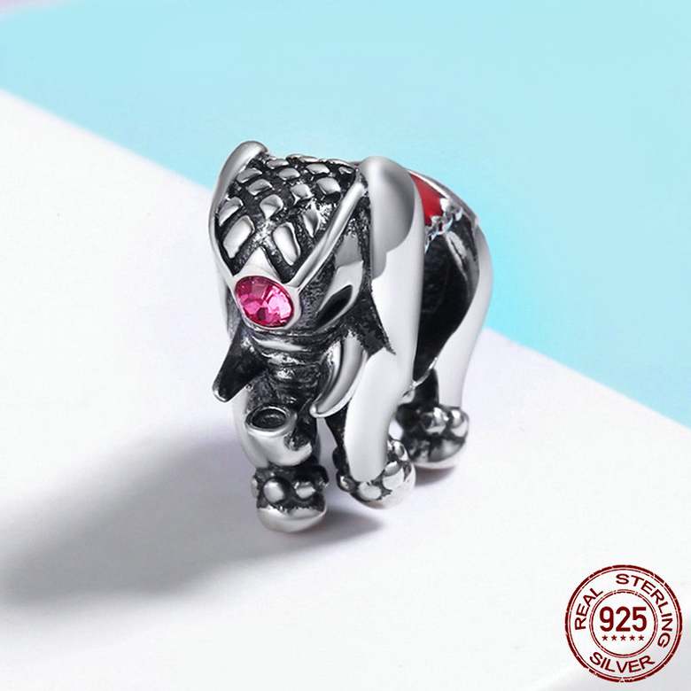 Pendentif éléphant d'Asie en argent vu du dessus