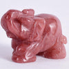 Statuette éléphant sculptée en cristal de roche fraise (groupe des silicates)