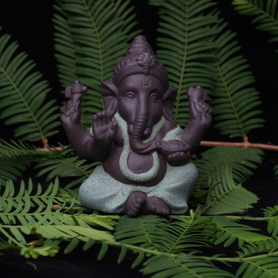 Statuette divinité Ganesh, en coloris vert clair en vue de face