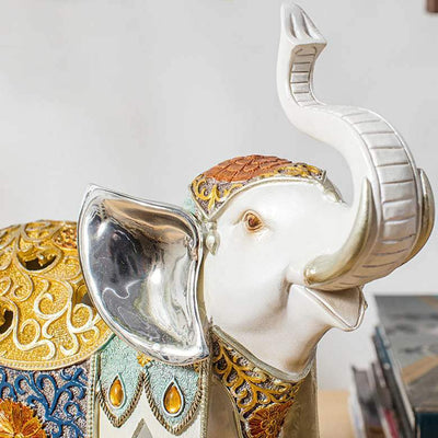 Statue elephant matiere resine, draps colores sur le corps